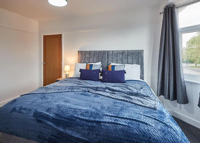 Elfleda Stay - Modern 5 Bedroom House With Parking