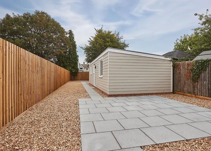 Elfleda Stay - Modern 5 Bedroom House With Parking