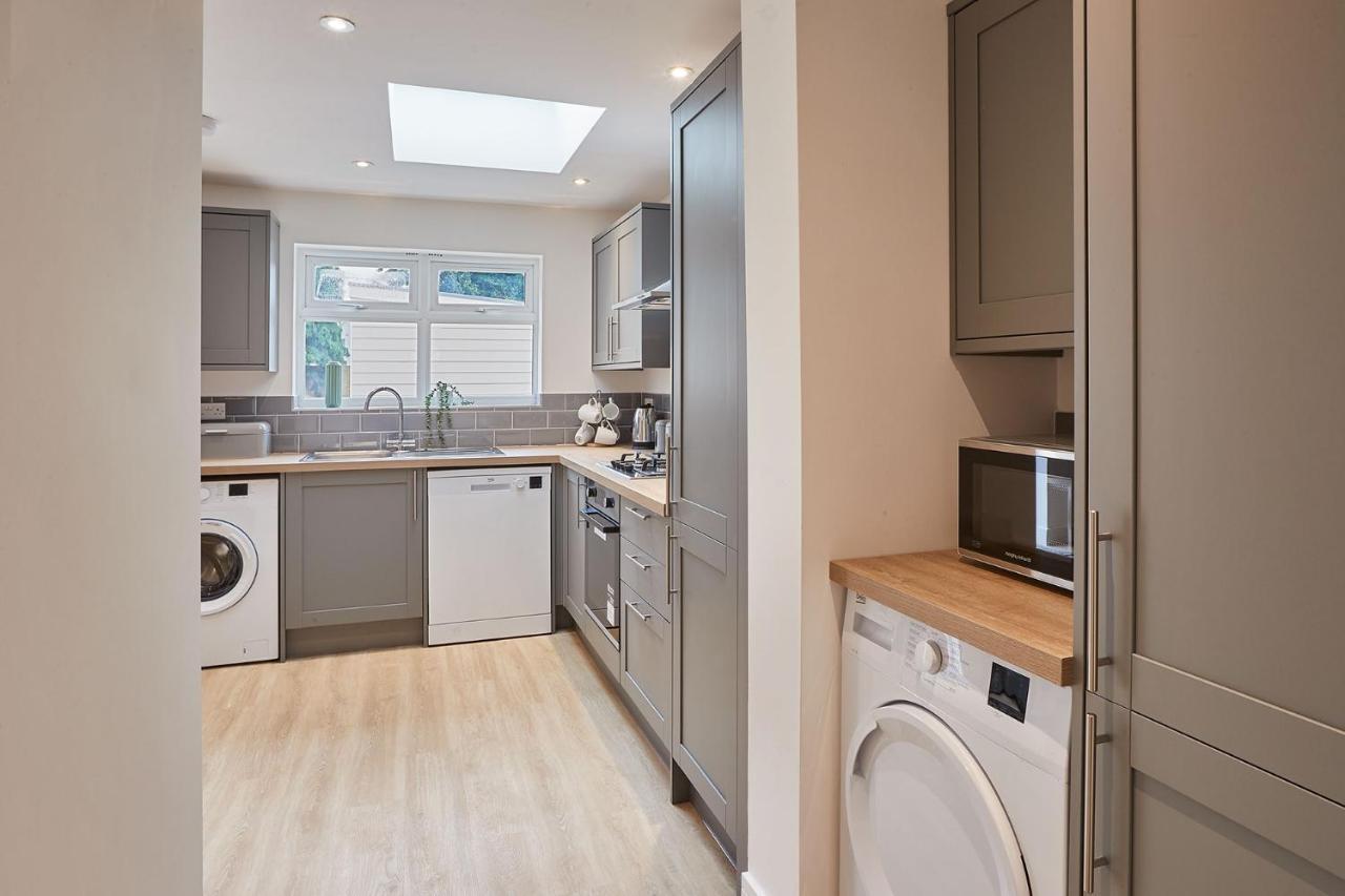 Elfleda - Modern 5 Bedroom House With Parking * Cambridge