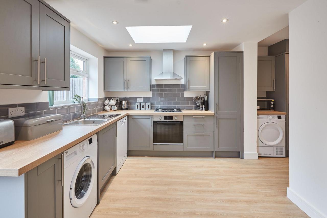 Elfleda - Modern 5 Bedroom House With Parking * Cambridge